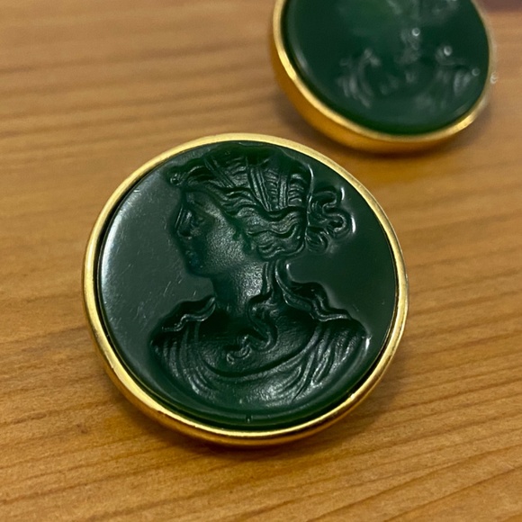 Vintage Intaglio Forest Green Victorian Era Style Earrings - Picture 2 of 7